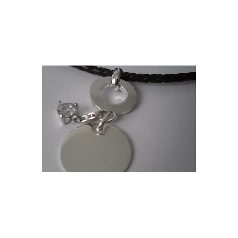 Pendentif sur cordon cuir 